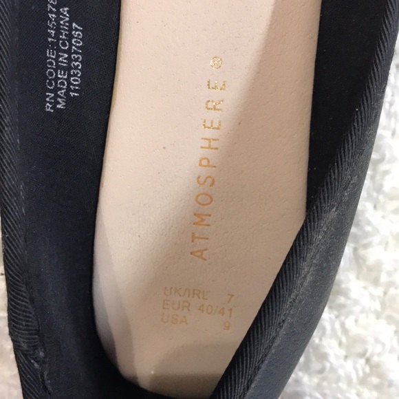 Black Flats Gold Detailling - Picture 2 of 2